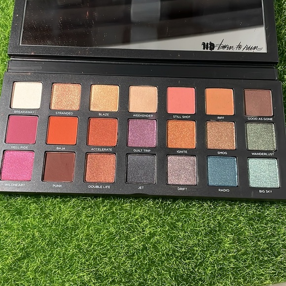 🆕 Urban Decay Born to Run Palette - Picture 4 of 5
